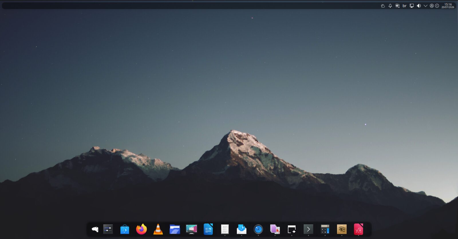 CapivaraOS Marsh desktop with a wallpaper of mountains at dusk